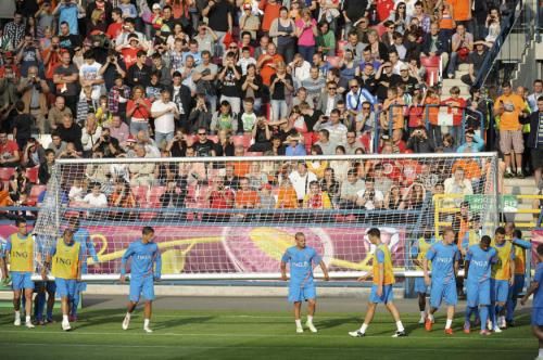 المنتخب الهولندي خلال تدريبه في استاد فيسلا كراكوف 