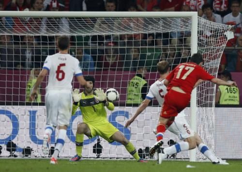 2012-06-08t203027z_01_aa68_rtridsp_3_soccer-euro_reuters