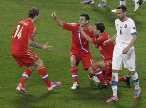 2012-06-08t204429z_01_stn170_rtridsp_3_soccer-euro_reuters