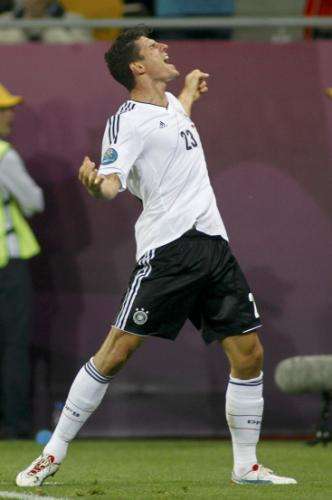 2012-06-09t204528z_01_cvi487_rtridsp_3_soccer-euro_reuters