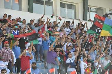 الجماهير الليبية تشجع ليبيا في صفاقس .. تصوير - ناصر المحجوب