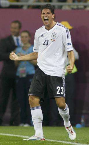 2012-06-09t204526z_01_cvi486_rtridsp_3_soccer-euro_reuters