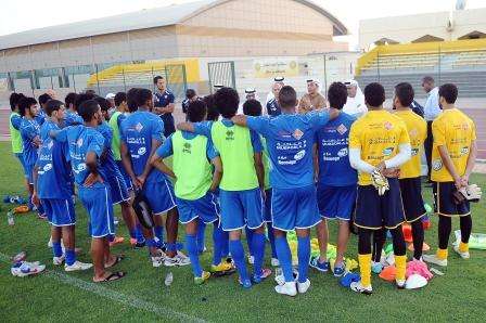 السركال يحاور اللاعبين