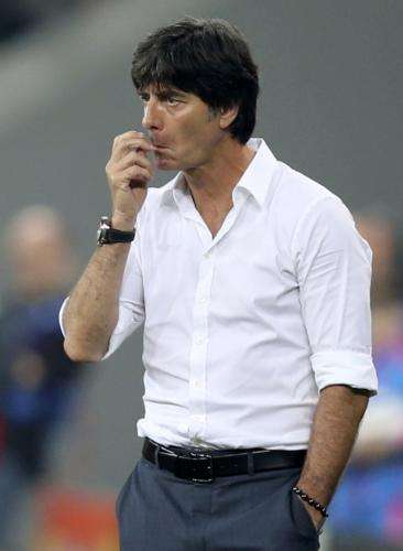 2012-06-09t201057z_01_imp47_rtridsp_3_soccer-euro_reuters