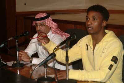 نور لحظة إجابته على الأسئله في المؤتمر الصحفي