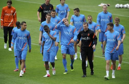 2012-06-10t133503z_01_cvi138_rtridsp_3_regionalhubemea_reuters