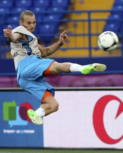 2012-06-08t175658z_01_cvi339_rtridsp_3_soccer-euro_reuters