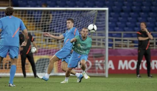 2012-06-12t184425z_01_cvi2151_rtridsp_3_soccer-euro_reuters