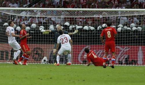 2012-06-12t204651z_01_ink70_rtridsp_3_soccer-euro_reuters