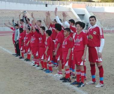 نجوم الجزيرة قبل بداية اللقاء وبعدســـة كووورة