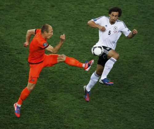 2012-06-13t190225z_01_cvi180_rtridsp_3_soccer-euro_reuters