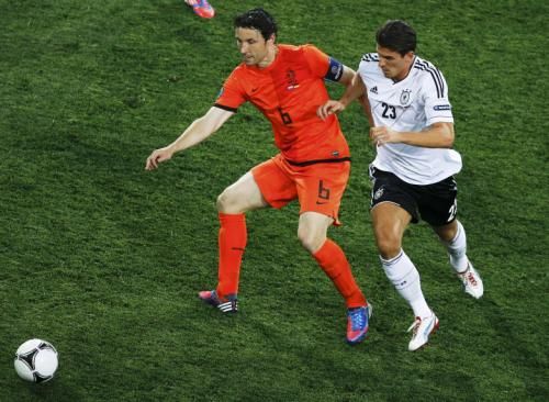 2012-06-13t190451z_01_cvi181_rtridsp_3_soccer-euro_reuters
