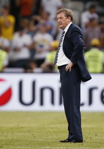 هودجسون مطالب بنتيجة الفوز امام السويد