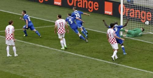 قذيفة بيرلو تعلن تقدم الأتزوري 