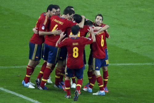 المنتخب الاسباني يحتفل بالفوز