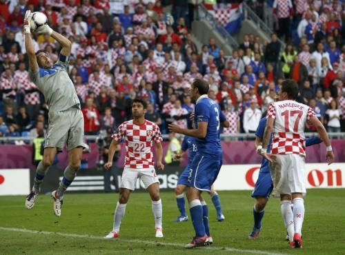 2012-06-14t180744z_01_stn160_rtridsp_3_soccer-euro_reuters