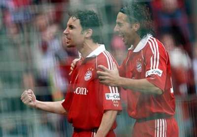 فرحـة فان بومل وكلاوديو بيزارو