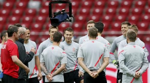 2012-06-11t172952z_01_aa96_rtridsp_3_soccer-euro_reuters