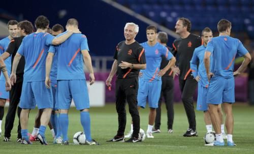 2012-06-12t184356z_01_cvi2150_rtridsp_3_soccer-euro_reuters