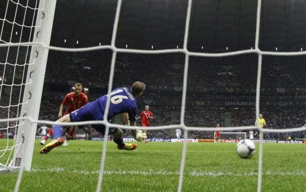 2012-06-16t200519z_01_aa50_rtridsp_3_soccer-euro_reuters