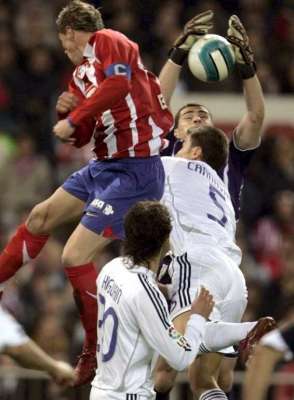 صـراع عـلى الكرة