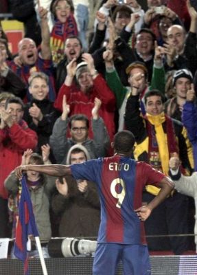 ايتو فرحا لجماهير برشلونة 