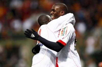 لاعبو نانسي يحتفلون بتسجيلهم هدف في مرمى لينس