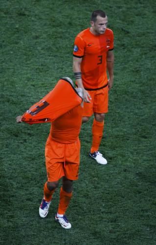 2012-06-13t210125z_01_cvi1155_rtridsp_3_soccer-euro_reuters