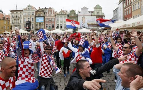 2012-06-14t145040z_01_cvi243_rtridsp_3_soccer-euro_reuters