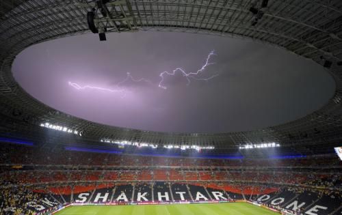 الأمطار الرعدية أوقفت مباراة أوكرانيا وفرنسا في دور المجموعات