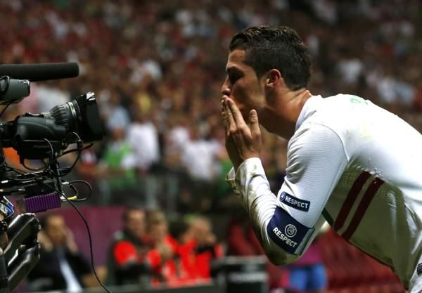 رونالدو سعيد بهدفه الرائع