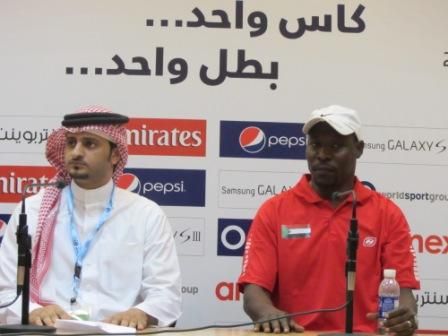 فاروق جبرة مدرب السودان والدكتور عادل المرضي رئيس اللجنة الإعلامية أثناء المؤتمر