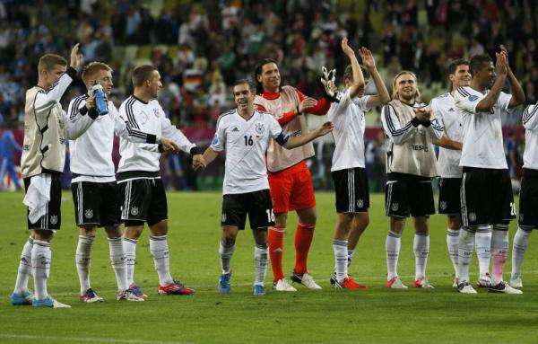 2012-06-22t205010z_01_cvi347_rtridsp_3_soccer-euro_reuters