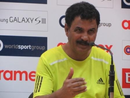 سامي نعاش المدير الفني للمنتخب اليمني خلال المؤتمر