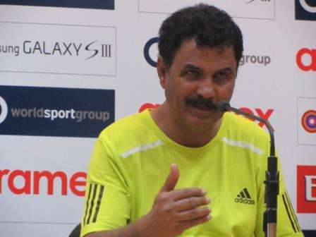 سامي نعاش المدير الفني للمنتخب اليمني خلال المؤتمر