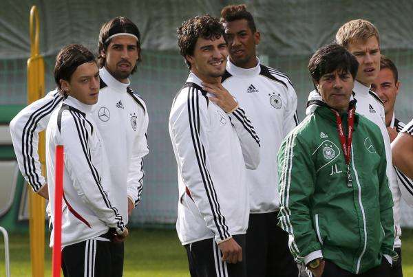2012-06-25t162031z_221423754_lr2e86p19dxtn_rtrmadp_3_soccer-euro_reuters