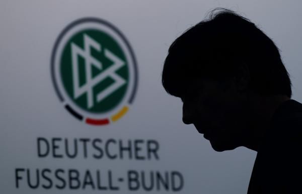 2012-06-26t121430z_204889603_lr2e86q0xzw12_rtrmadp_3_soccer-euro_reuters