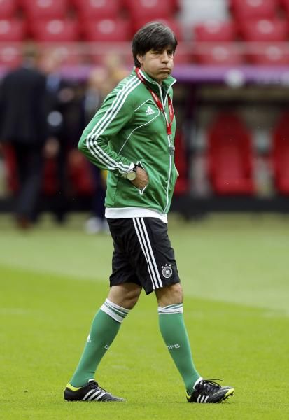 2012-06-27t164459z_1171631783_lr2e86r1aipkv_rtrmadp_3_soccer-euro_reuters