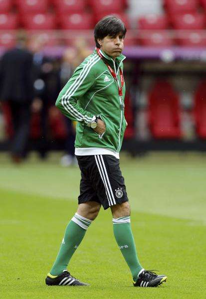 2012-06-27t164459z_1171631783_lr2e86r1aipkv_rtrmadp_3_soccer-euro_reuters