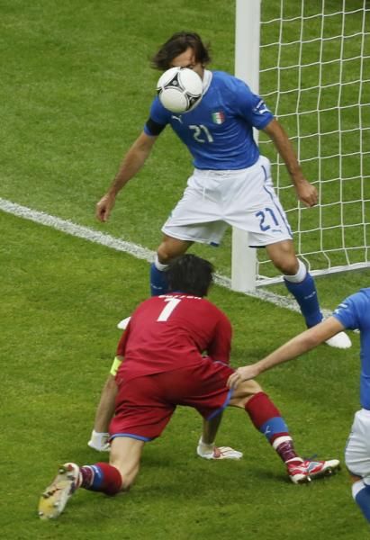 2012-06-28t191129z_268555877_lr2e86s1hau7o_rtrmadp_3_soccer-euro_reuters