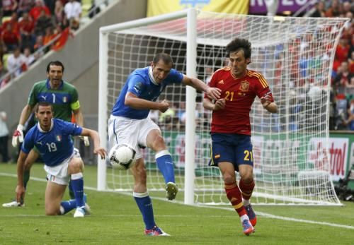 2012-06-10t171900z_01_ink20_rtridsp_3_soccer-euro_reuters