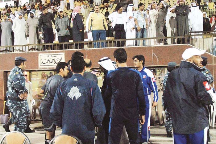 جانب من المشكلة التي حدثت بين الشوطين 