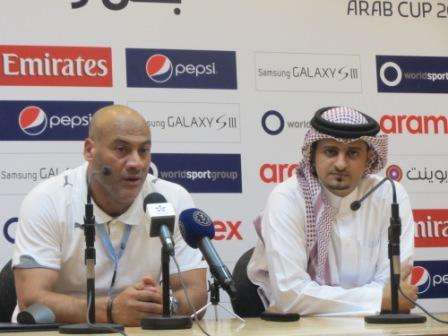 أربيش مدرب ليبيا وبجواره الدكتور عادل المرضي رئيس اللجنة الإعلامية