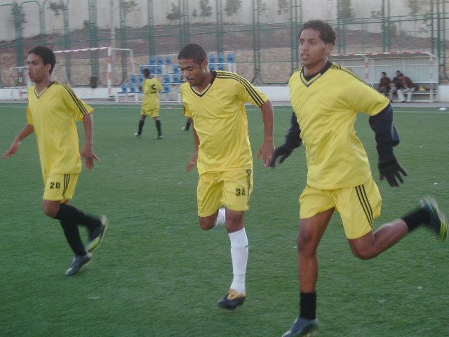 صورة من تدريبات الفريق اليمني وبعدســــــة كووورة