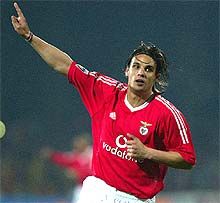 غوميز يقود بنفيكا للفوز علي أفيس بهدف 