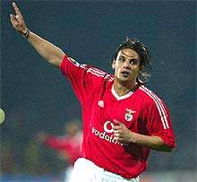 غوميز يقود بنفيكا للفوز علي أفيس بهدف