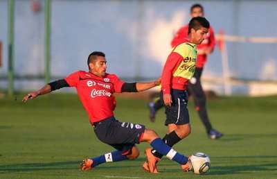 بريان رابيلو ( يمين )