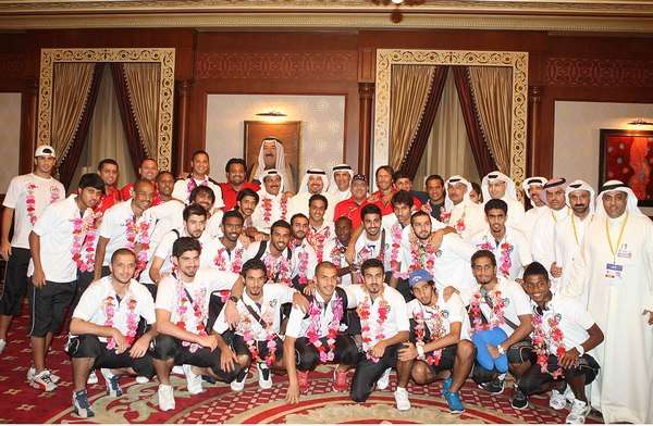 الشيخ طلال الفهد متوسطا وفد 22 سنة