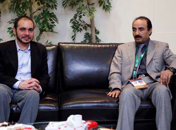 الأمير علي خلال لقائه بالجمعان