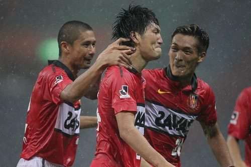 جينكي هاراجوتشي يذرف الدموع بعد إحرازه الهدف الثالث 